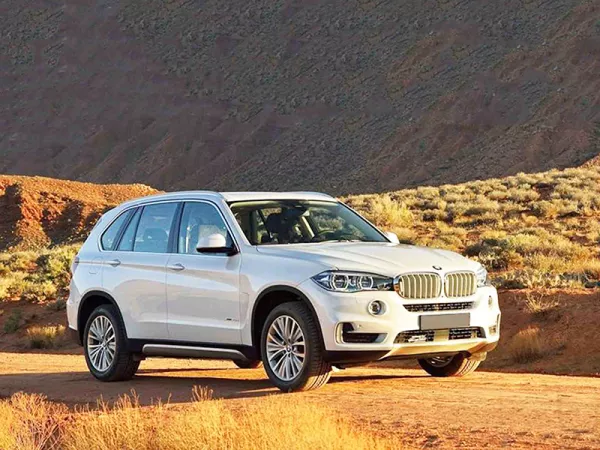 Dịch vụ thay Kính chắn gió xe BMW X5 tận nơi